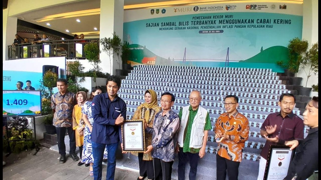 Sinergi BI Kepri Pemecahan Rekor MURI Sajian Sambal Bilis Gunakan Cabai Kering di Kampus BTP Batam